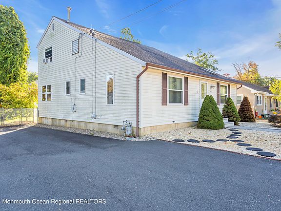 5th image of 843 Hanley Street