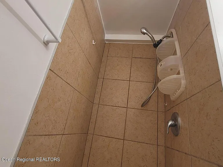 218 Porter Ave #B — Photo 16