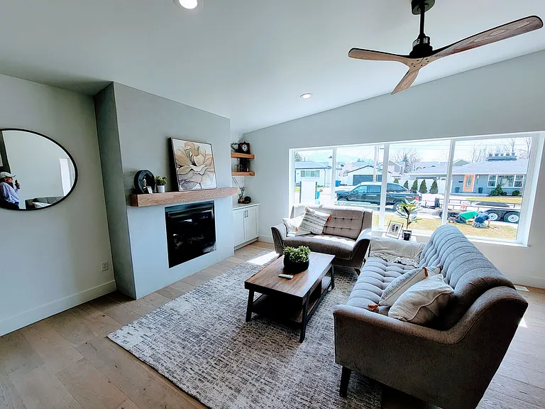 2251 E Lincoln Ln — Photo 6