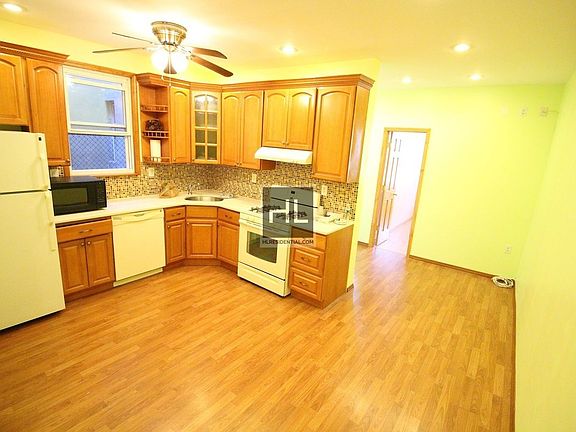 2nd image of 3517 Ditmars Blvd #2