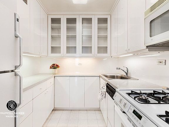5th image of 400 E 56th St APT 25G