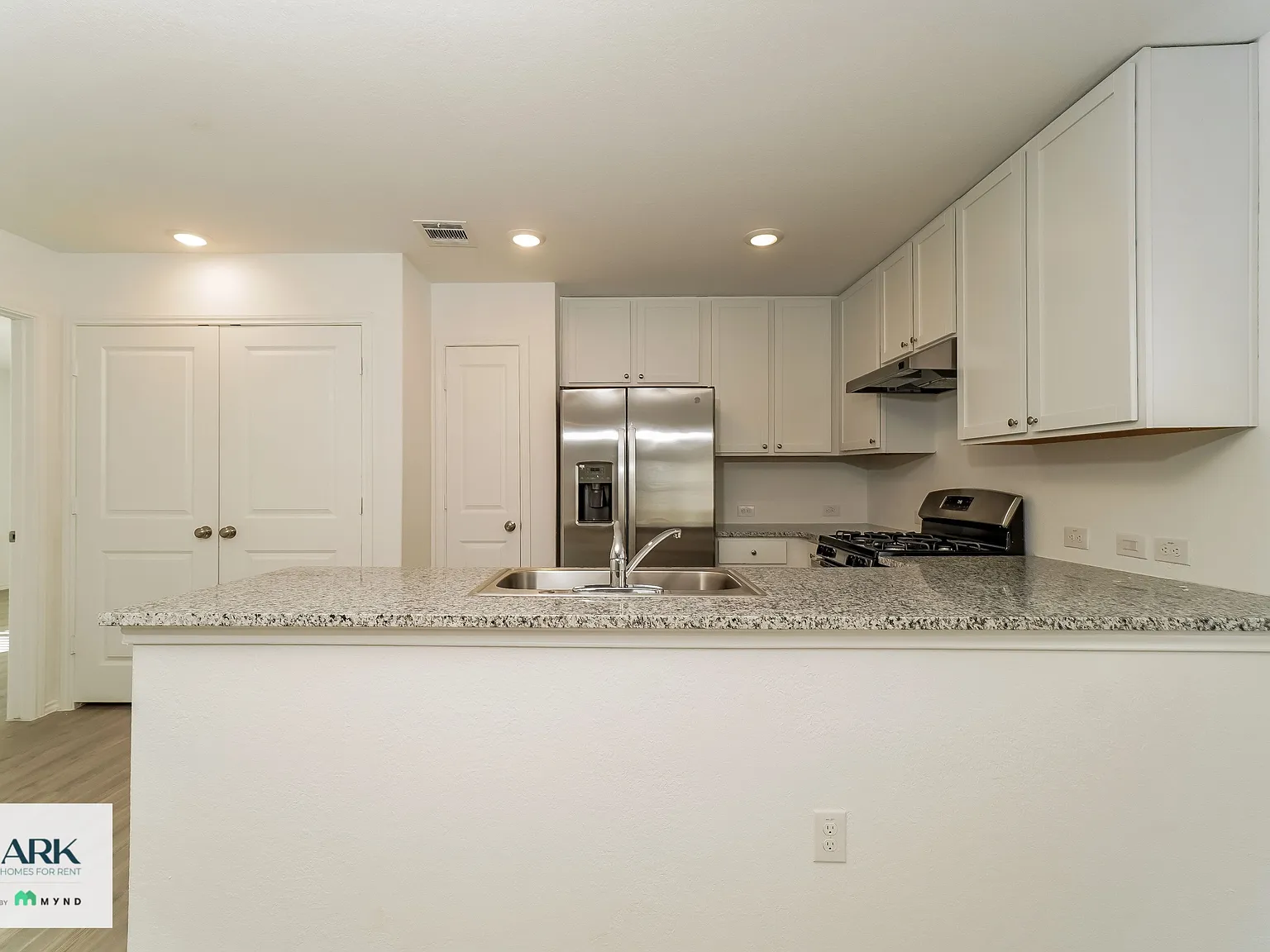 3 bed, 2.0 bath, 1266 sqft, $1,524 — Photo 3