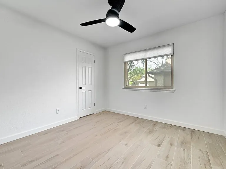 1714 Kimmerling Ln — Photo 22
