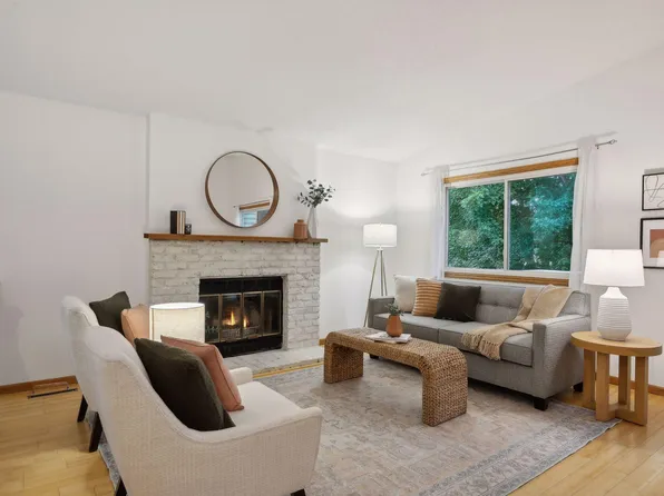 6932 Sherwood Rd, Woodbury, MN 55125