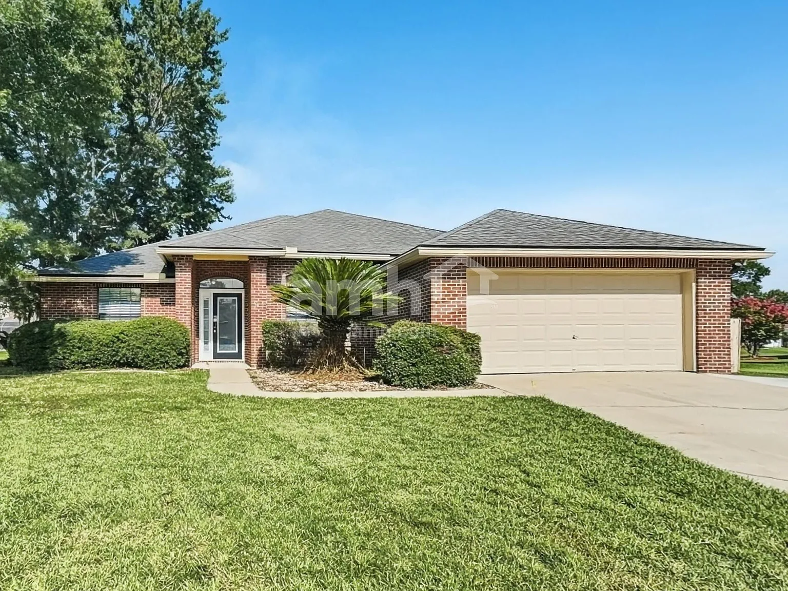 4 bed, 2.0 bath, 2285 sqft, $2,225 — Photo 1
