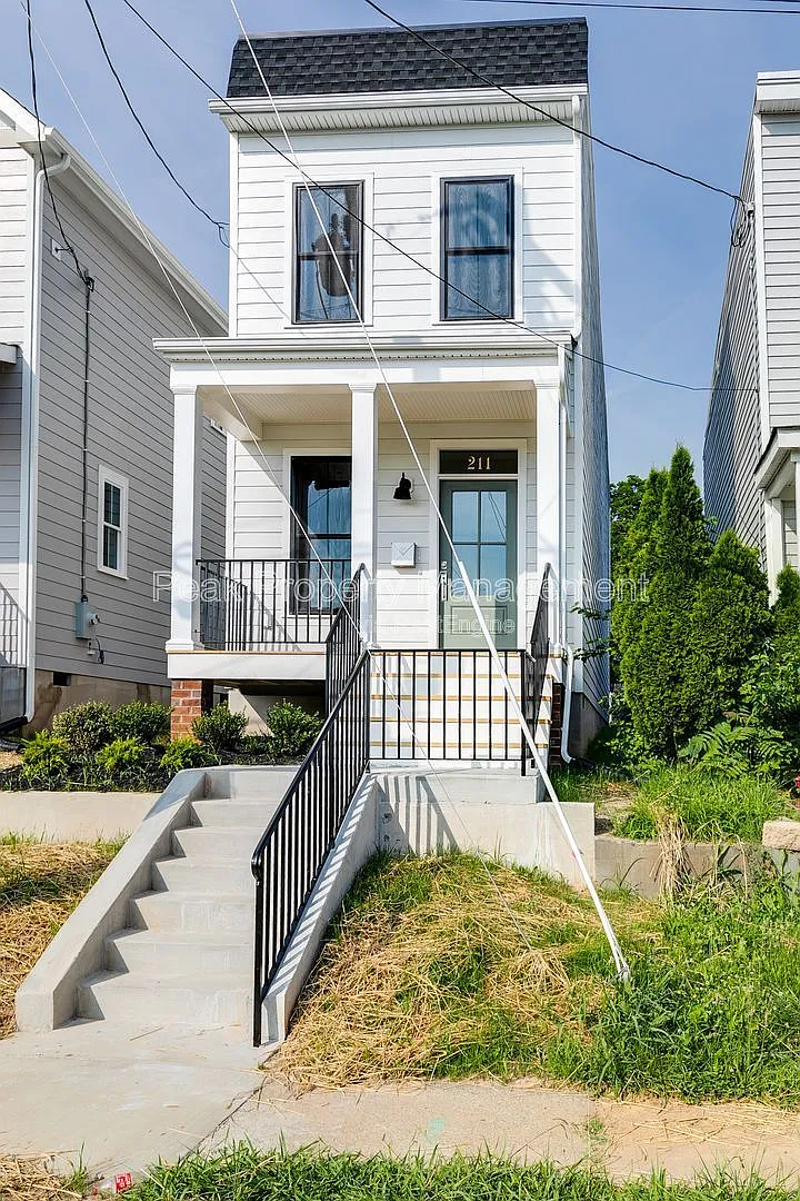 3 bed, 2.5 bath, 1674 sqft, $2,300 — Photo 4