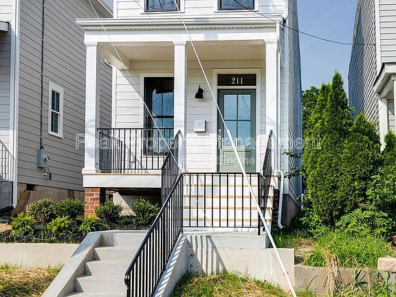 4th image of 211 E 15th St
