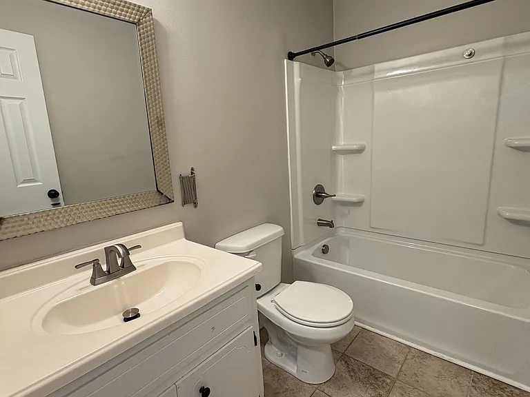 127 Holiday Ct — Photo 8