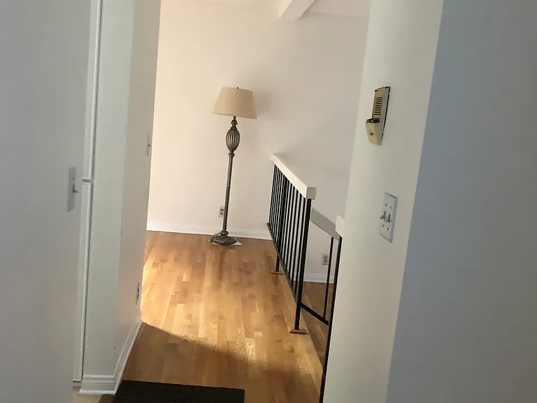 1018 E 3rd St #C — Photo 9