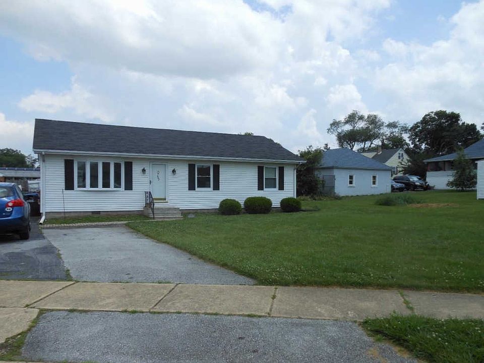 1st image of 202 Laura Ct