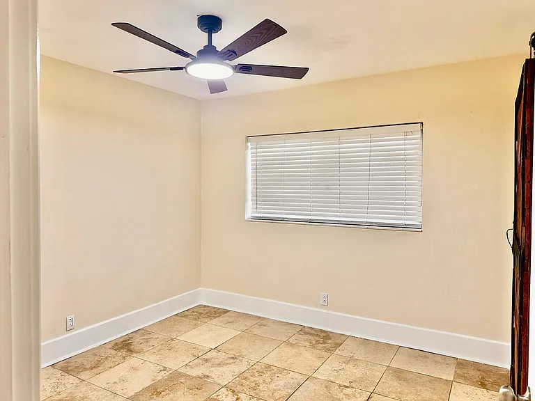 259 Kansas Ave — Photo 15