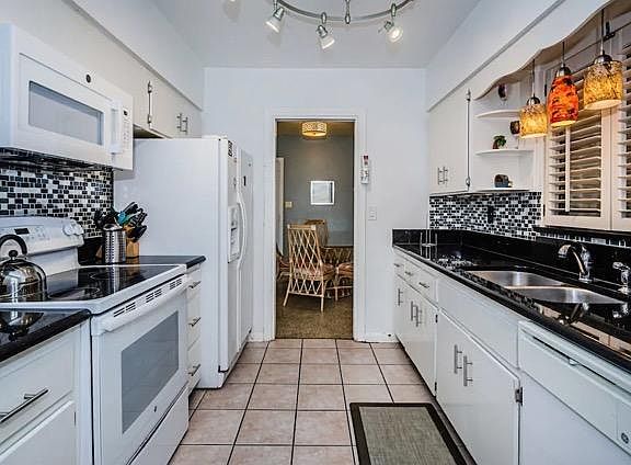 5th image of 947 Narcissus Ave