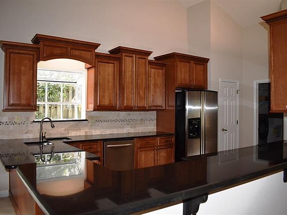 4th image of 371 Menashe Ct
