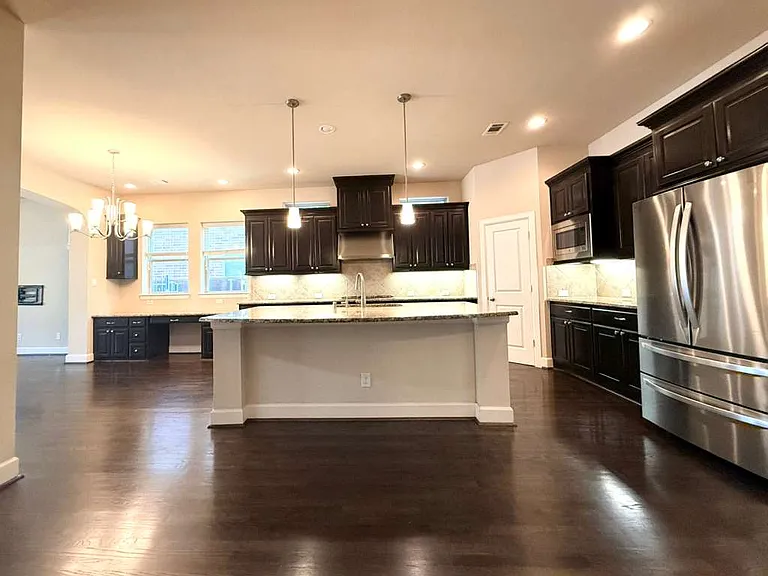6704 Castillo St — Photo 11