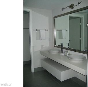 92 SW 3rd St APT 3906, Miami, FL, 33130