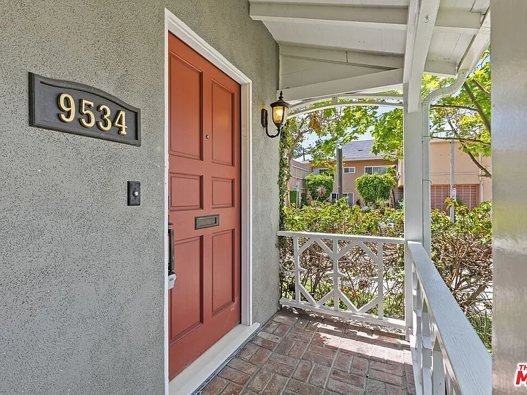 9534 W Olympic Blvd — Photo 2
