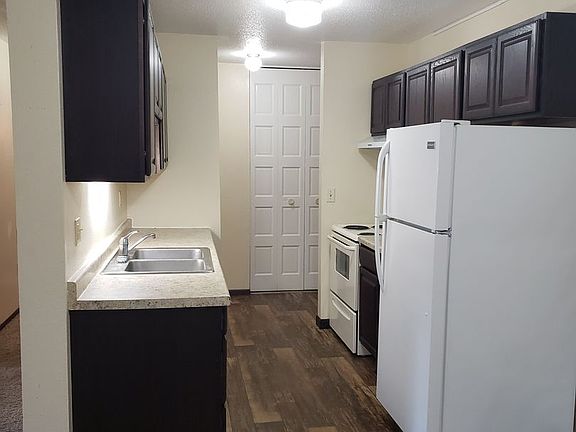 2nd image of 904 13th St NE #1