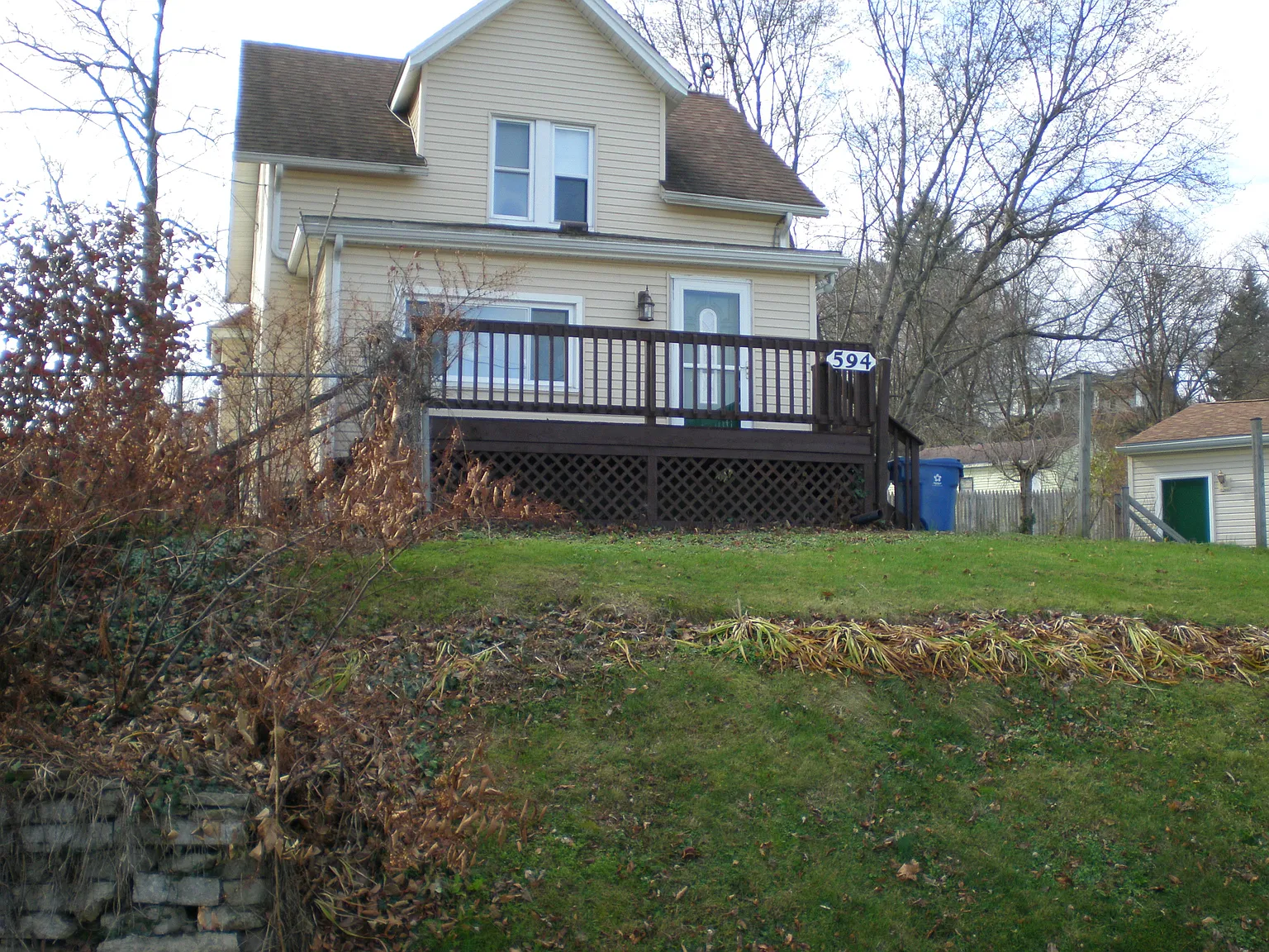 594 Portage St photo 1
