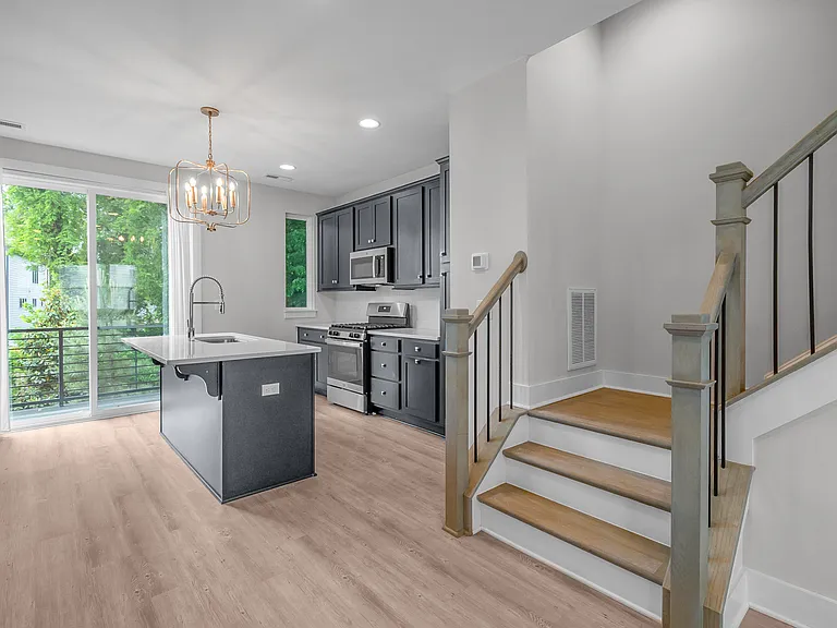 570 W End Dr — Photo 15