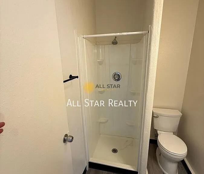3901 Northwood Dr #8 — Photo 8