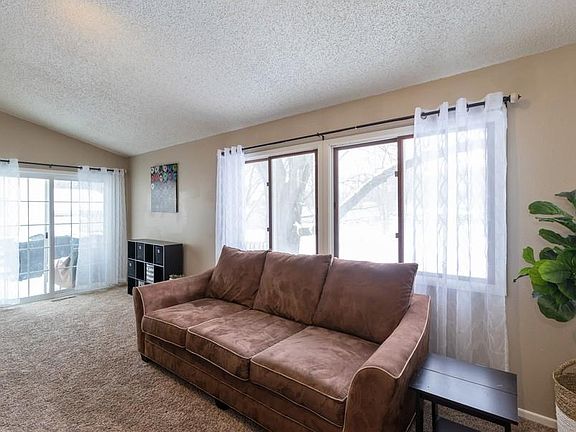 3rd image of 3330 Southdale Dr