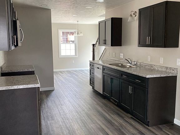 4th image of 313-315 6th Dr NW