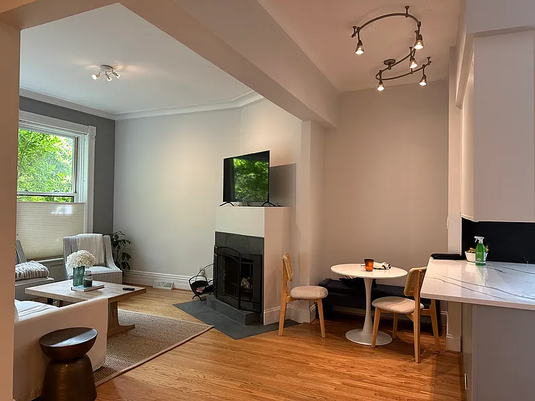 208 W Willow St #1 — Photo 10