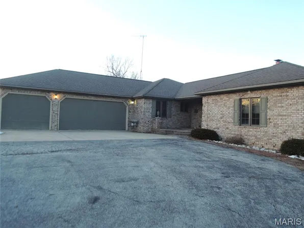 6 Willow Circle Dr, Mulberry Grove, IL 62246