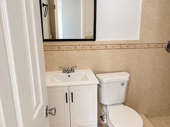 4th image of 360 W 19th St #2