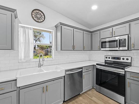 3rd image of 213 E CLUSTER AVENUE