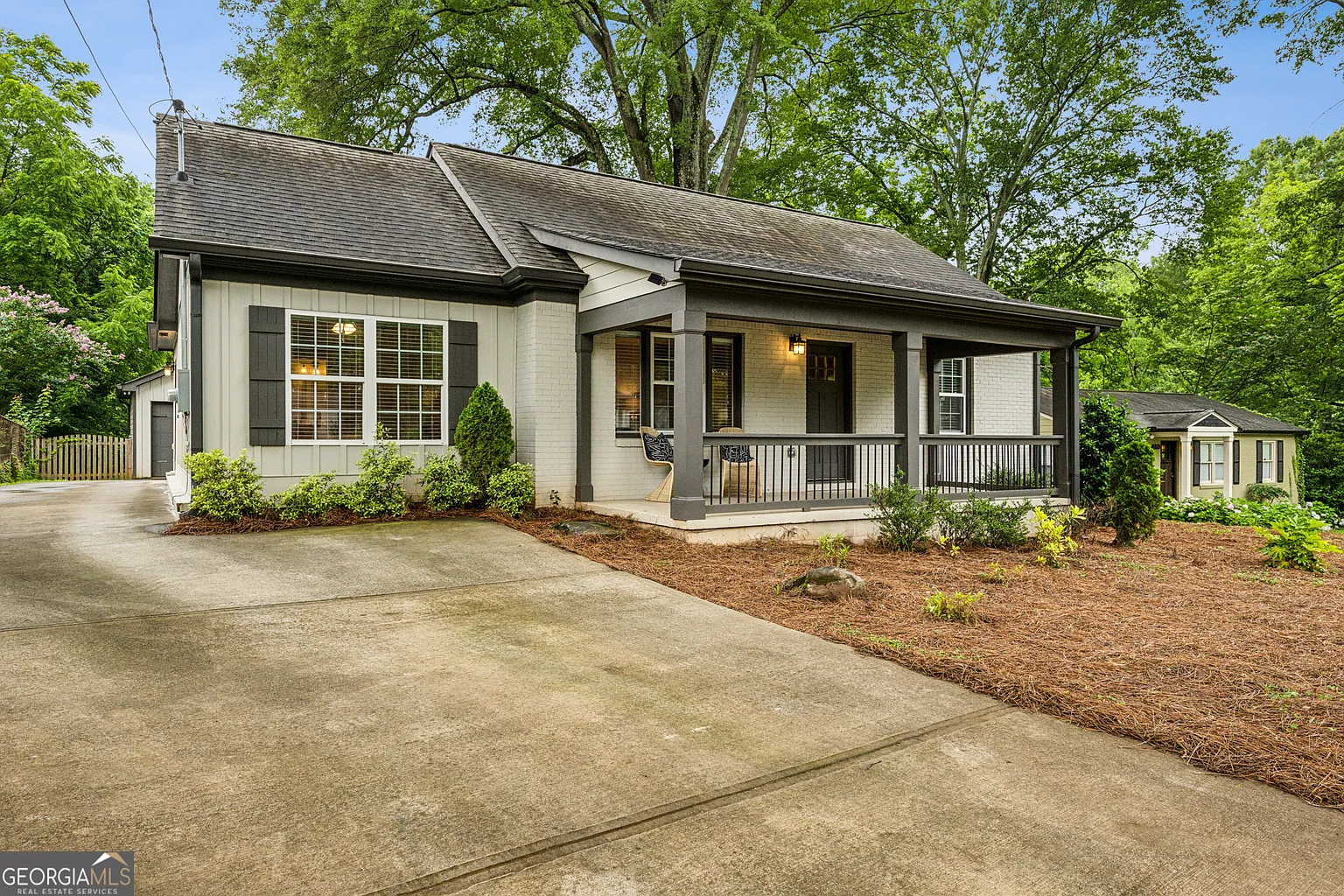 2201 Plantation Ln photo 1