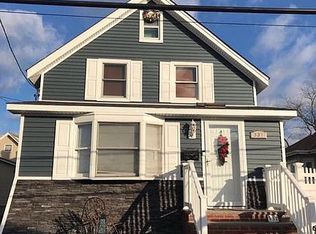 337 Bungalow Pl, Oceanside, NY 11572