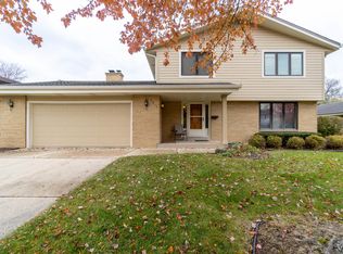 5912 Shamrock Ln, Greendale, WI 53129