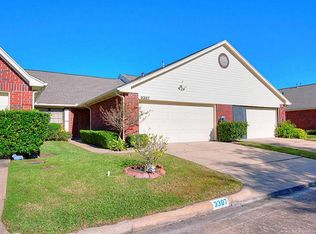 3307 S Country Meadows Ln, Pearland, TX 77584