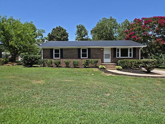 2nd image of 13 Prestbury Dr