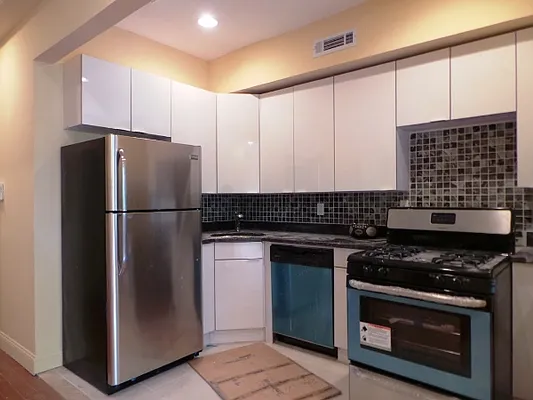 Rented by Perry Associates NYC Inc | media 2