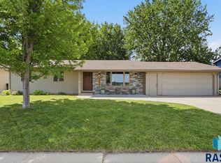 4209 E 22nd St, Sioux Falls, SD 57103