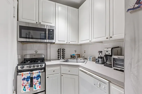 Sold by Corcoran | media 3