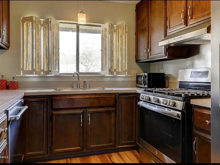 126 Castle Row #HOUSE — Photo 12