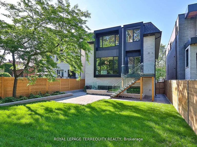 741 Woburn Ave — Photo 47