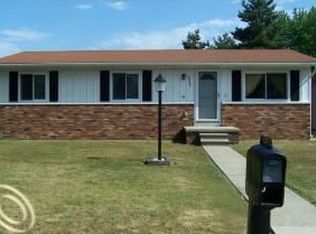 2423 Elmwood St, Port Huron, MI 48060
