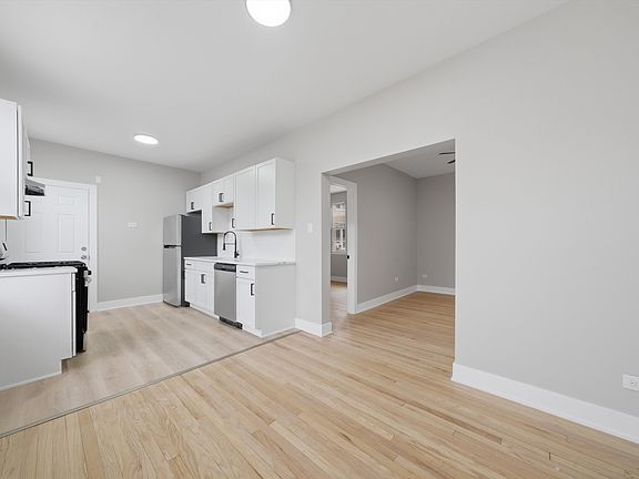 5th image of 7520 N Seeley Ave APT 2