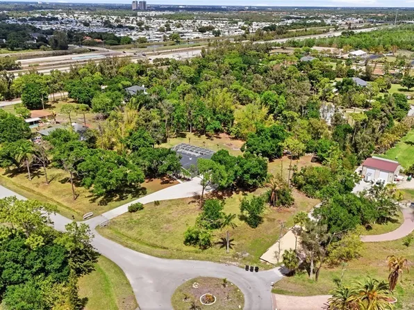 6227 Foxfire Ln, Fort Myers, FL 33912