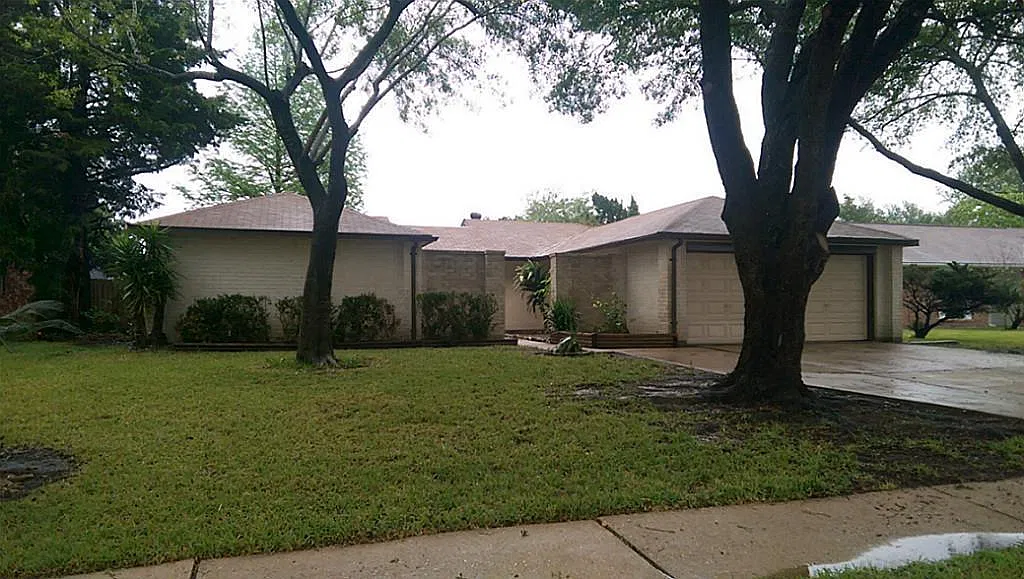 3 bed, 2.0 bath, 1454 sqft, $2,200 — Photo 1