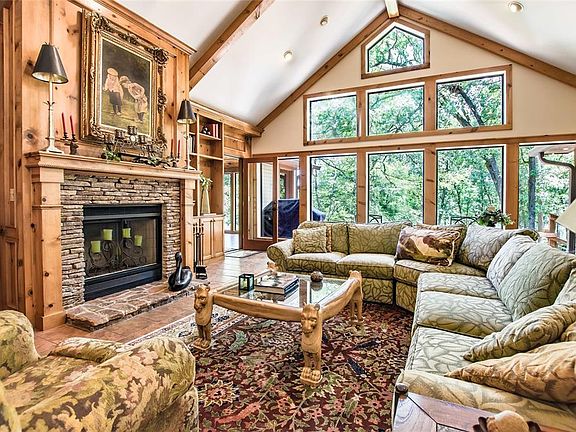 3rd image of 296 Lakewood Cir