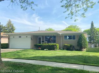 2548 Agustina Dr, Warren, MI 48091