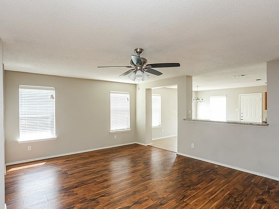 5th image of 604 Snapdragon Ln