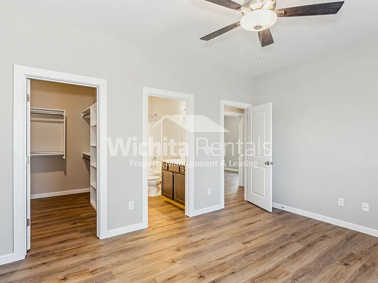 5030-5032 S Sycamore Ave — Photo 8