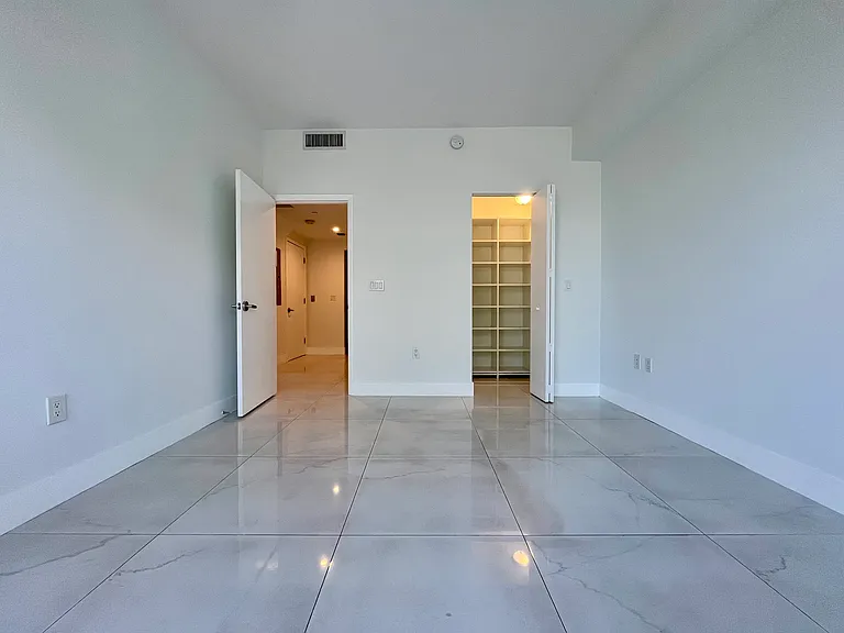 1000 99th St #3 — Photo 12