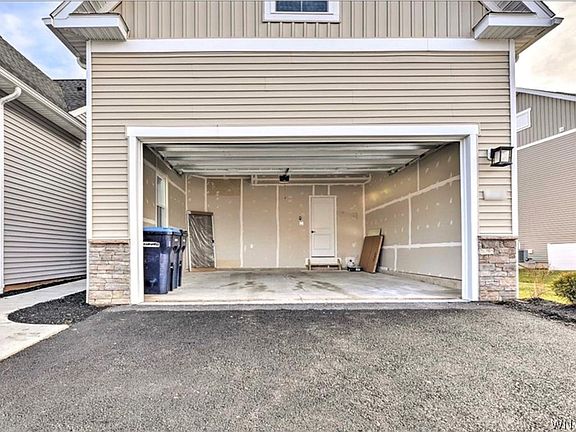 3rd image of 173 Sandstone Cir